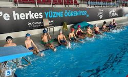 Aydınlı çocuklar yüzme öğrenip, tatilin tadını çıkarıyor