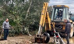 Sultanhisar Belediyesi taşan kurutma kanalına müdahale etti