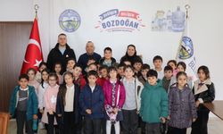 Başkan Özel, minik öğrencilerle bir araya geldi