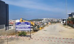 Kuşadası'nda yol yapım çalışmaları sürüyor