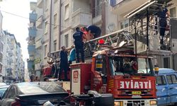 Dar merdivenden indirilemeyen hastanın imdadına itfaiye ekipleri yetişti