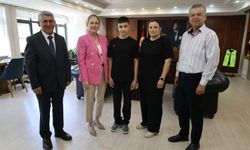Nazilli'nin Türkiye birincileri Kaymakam Kan'ı ziyaret etti