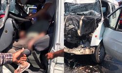 Buharkent'te minibüsler çarpıştı: 8 yaralı