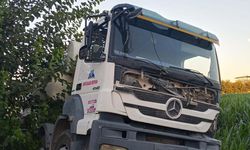 Kalp krizi geçiren beton mikserinin sürücüsü hastanede hayatını kaybetti