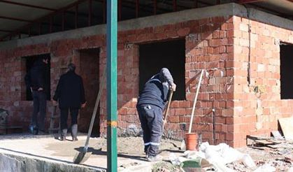 Yangında zarar gören evin tadilatı başladı