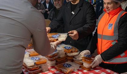 Kuşadası'nda oruçlar dualar eşliğinde açıldı