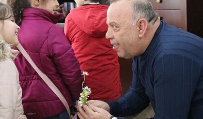 Başkan Özel, minik öğrencilerle bir araya geldi