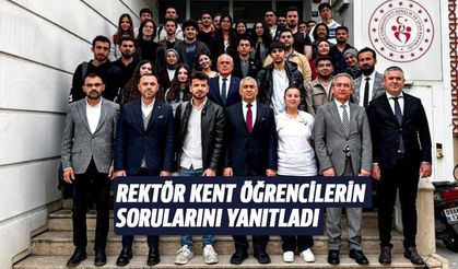 Rektör Kent öğrencilerin sorularını yanıtladı