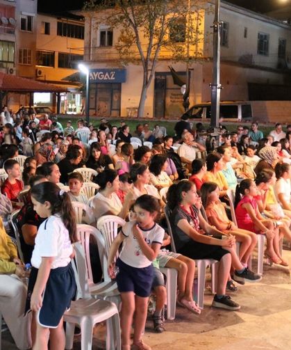 Başkan Çerçioğlu Yenipazar’da vatandaşları açık hava sineması ile buluşturdu