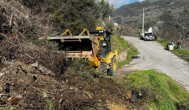Yağış sonrası belediye ekipleri sahaya indi