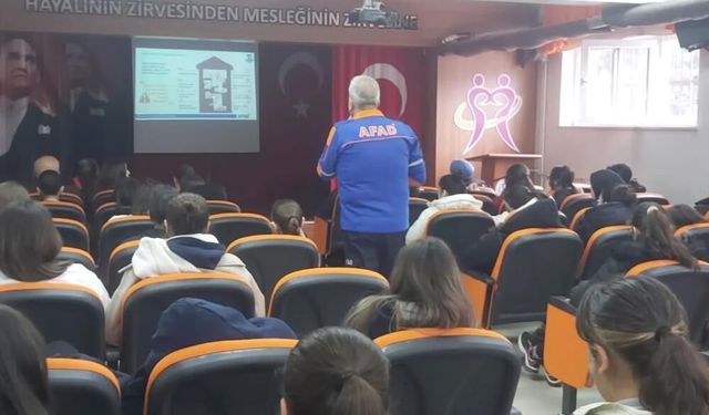 Öğrencilere afet bilinci aşılandı, tahliye tatbikatı yapıldı