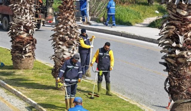 Aydın Büyükşehir’den bayram öncesi Kuşadası’nda çevre düzenlemesi