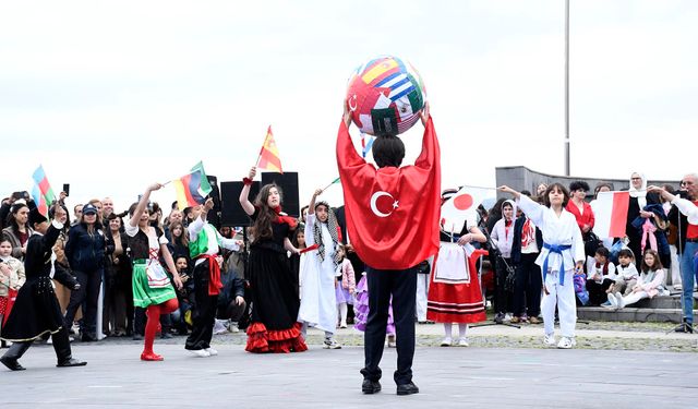 Kuşadası'nda 23 Nisan coşkuyla kutlandı!