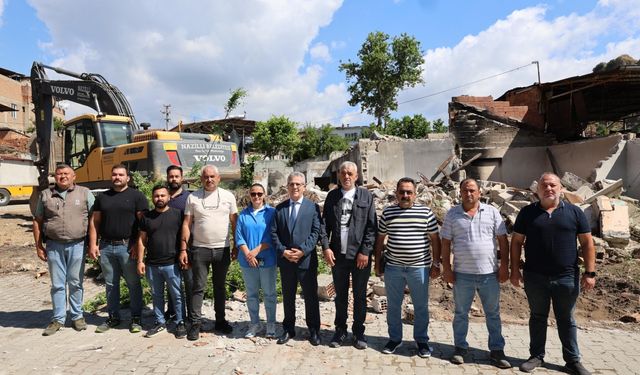 Nazilli’de 25 metruk bina yıkıldı