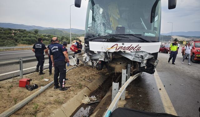 Aydın-Denizli otoyolunda feci kaza: 1'i ağır 20 yaralı
