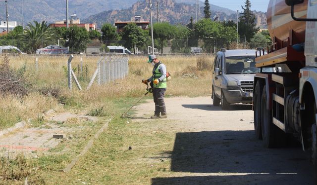 Nazilli Belediyesi’nden park ve yeşil alanlarda temizlik seferberliği