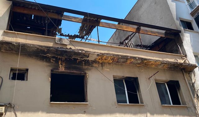 Evini ateşe verdi, alevler geceyi aydınlattı