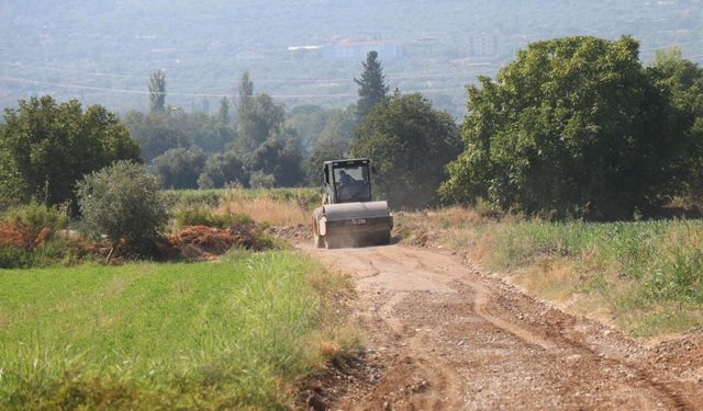 Bozdoğan Belediyesi ova yollarında çalışmalara devam ediyor