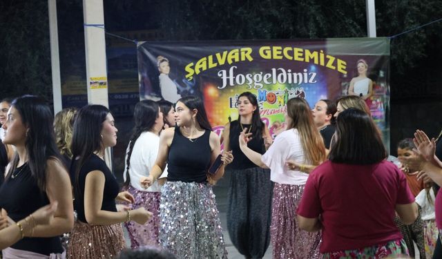 Yamalak’ta şalvar gecesi coşkusu! Renkli görüntüler geceye damga vurdu
