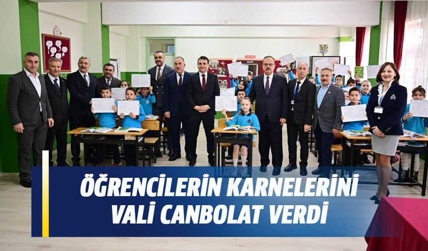 Öğrencilerin karnelerini Vali Canbolat verdi