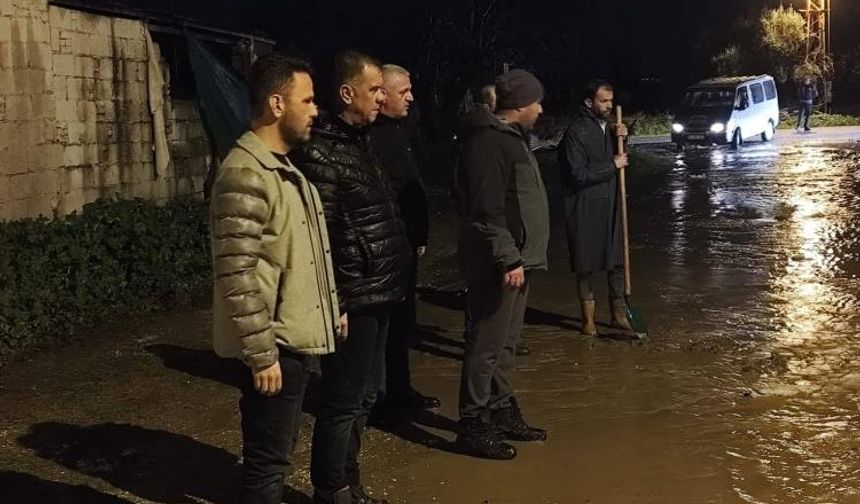 Yenipazar’da sağanak yağış etkili oldu