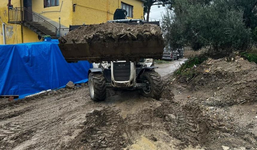 Efeler’de sağanak yağışa hızlı müdahale