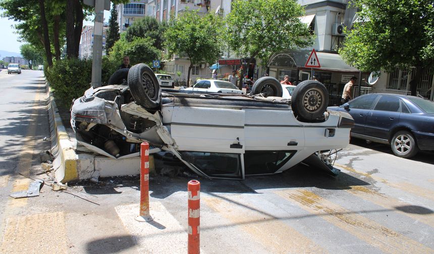 Takla atan otomobil yandı, vatandaşlar sürücüyü son anda kurtardı