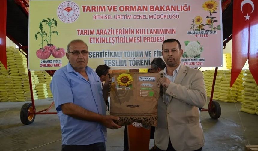 Aydın’da 9 bin kilonun üzerinde ayçiçeği tohumu üreticiye dağıtıldı