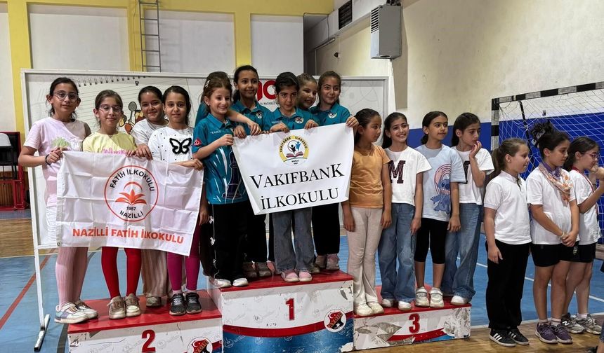 Nazilli Vakıfbank İlkokulu kızları satrançta Aydın şampiyonu oldu