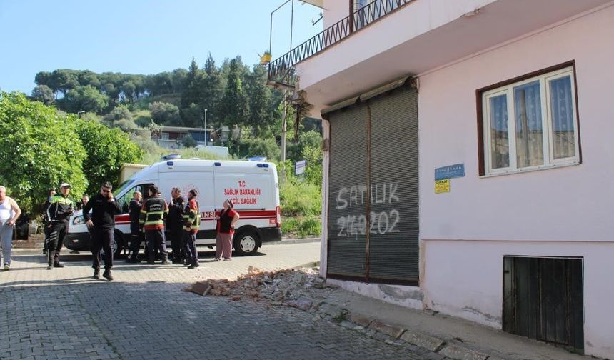 Balkonu çöken bina mühürlendi