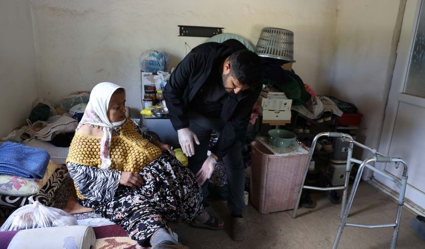 Her geçen gün karnı büyüyen çaresiz kadın 170 kiloya ulaştı, artık hareket edemiyor