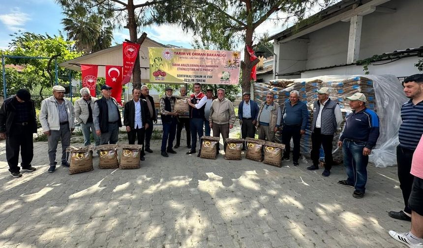 3 bin kilo ayçiçeği tohumu üreticilere dağıtıldı