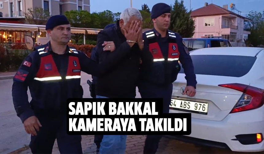 Öğrencileri taciz eden bakkal kameraya takıldı
