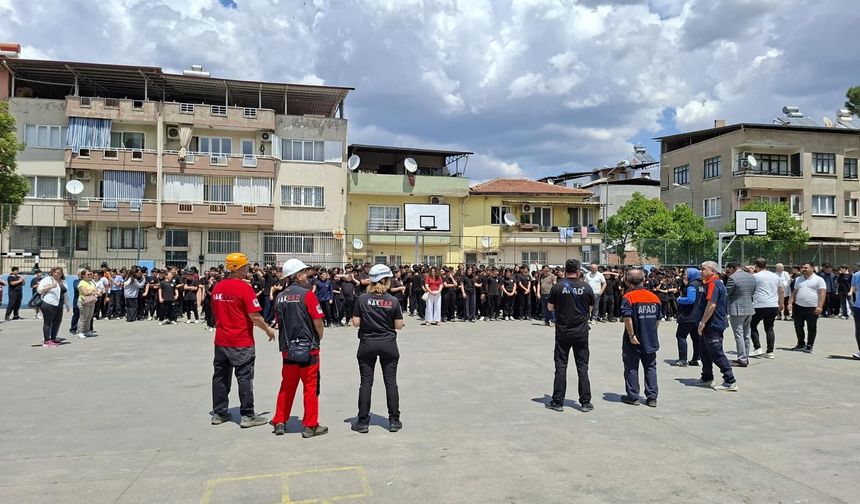 Turan Ortaokulu’nda deprem farkındalığı oluşturan tatbikat