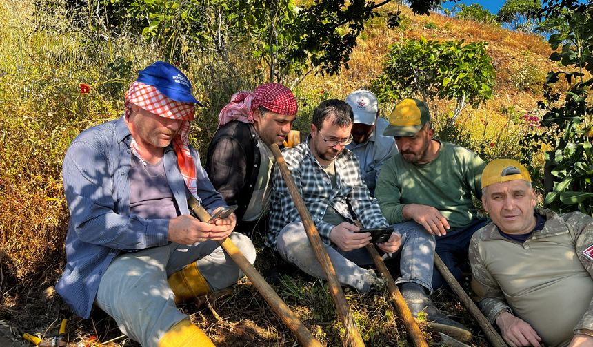 Tarlada mesaiye milli maç arası