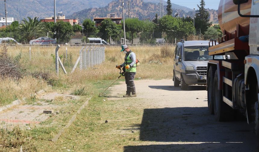 Nazilli Belediyesi’nden park ve yeşil alanlarda temizlik seferberliği