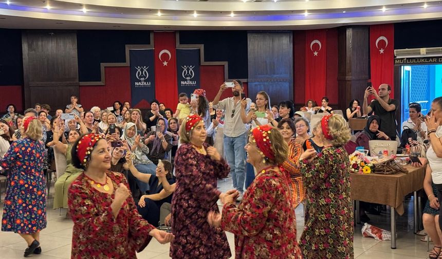 Nazilli’de dayanışma ve eğlence bir arada.. Türk Anneler Derneği’nin matinesine yoğun ilgi