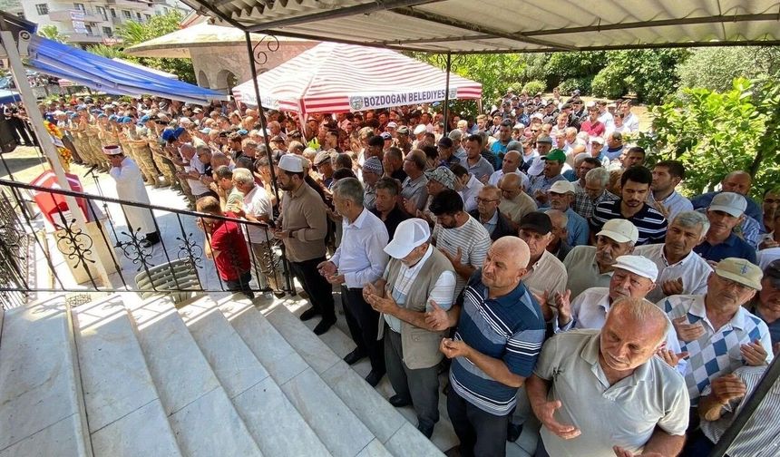Kazada hayatını kaybeden uzman çavuş al bayraklı tabutla son yolculuğuna uğurlandı