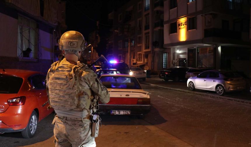 53 yılla aranan 2 firari JASAT'ın sıkı takibinden kaçamadı