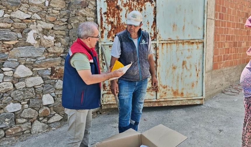 Nazilli'de 2 bin 500 Akdeniz meyve sineği tuzağı dağıtıldı