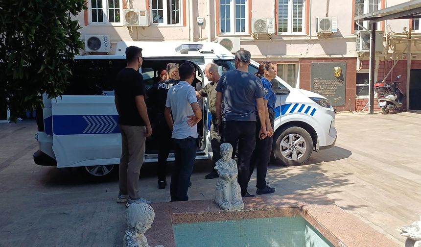 Kimlik vermek istemeyen kadın polislere zor anlar yaşattı