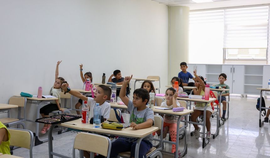 Başkan Çerçioğlu’ndan eğitime tam destek: Aydınlı çocuklar yaz tatilini İngilizce öğrenerek geçiriyor