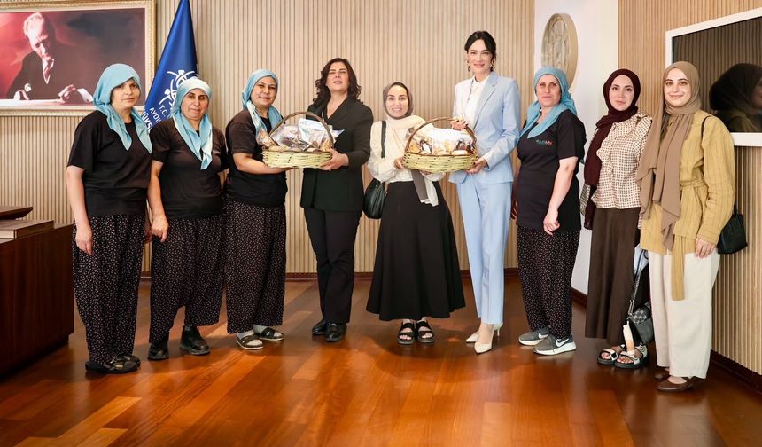 Özlem Çerçioğlu, Nazlı Köy Yöresel Ürünler ekibini ağırladı