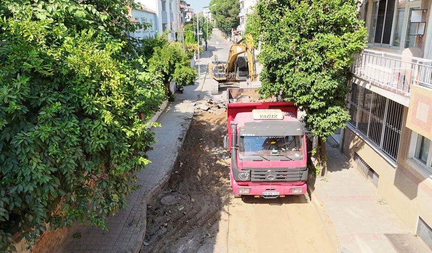 Nazilli'de 6 sokakta eş zamanlı asfalt mesaisi
