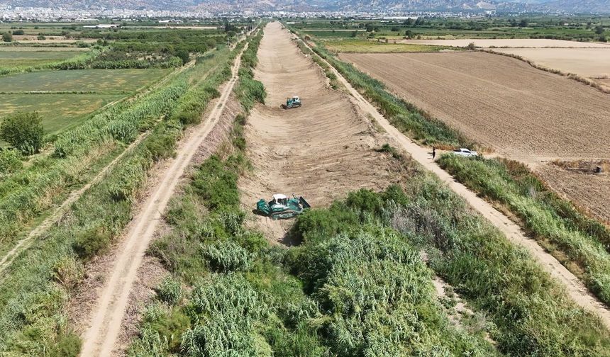 Nazilli'de Dereköy Çayı'nda taşkın riskine karşı çalışmalar sürüyor