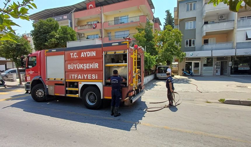 Apartmanın arka bahçesinde çıkan yangın büyümeden söndürüldü