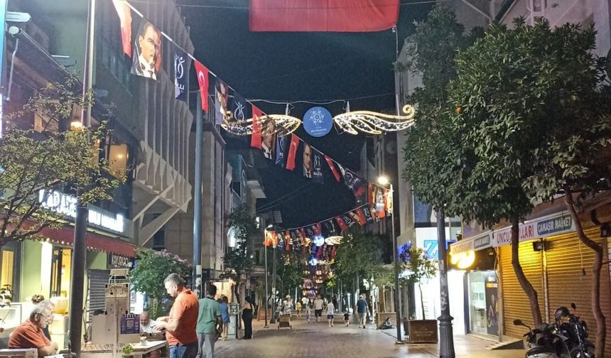 Nazilli Belediyesi ilçeyi Türk bayrakları ile donatıyor