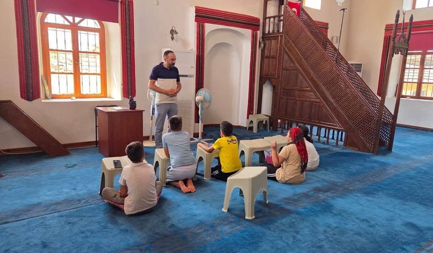 Yaz Kur'an Kursu öğrencilerine rehberlik seminerleri