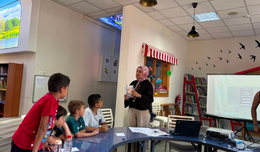 Aydın'da çocuklar kütüphanede drama ile keşfetti