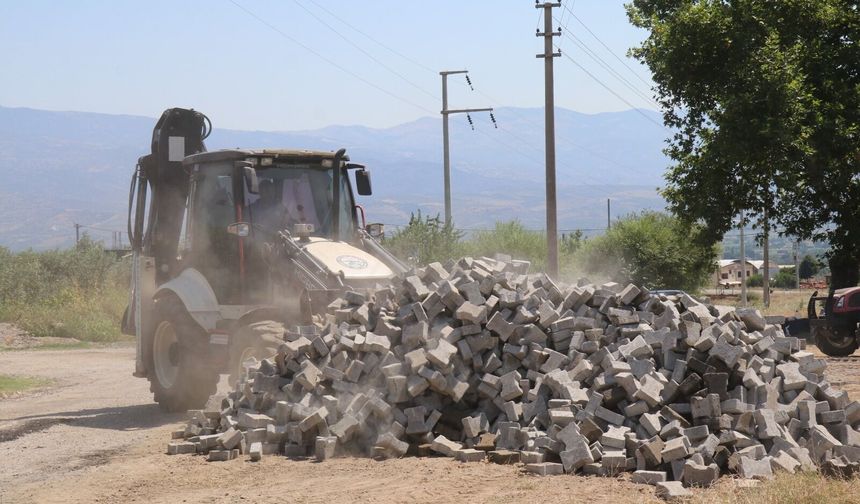 Bozdoğan Belediyesi Eymir Mahallesi’nde parke taşı döşeme çalışmasını tamamladı